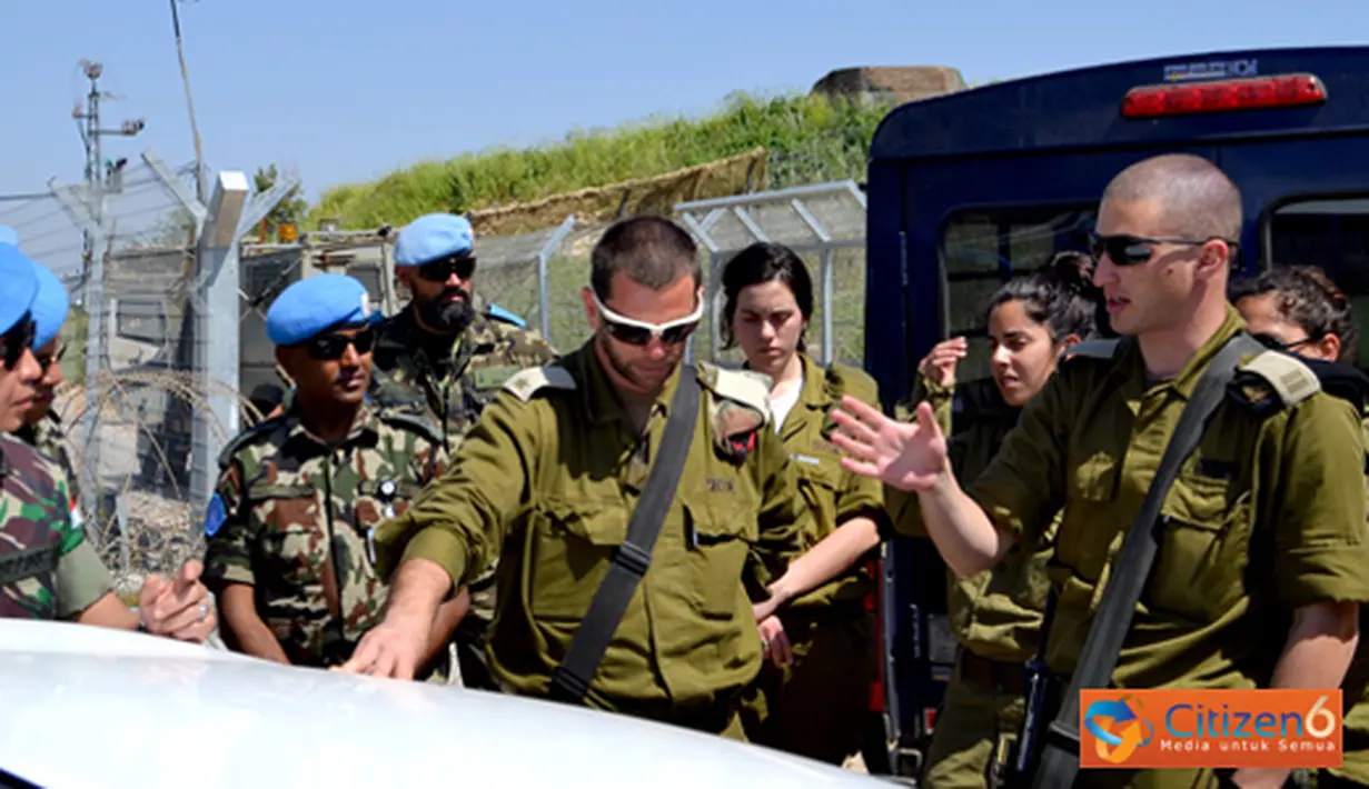 Citizen6, Israel: Komandan Satuan Tugas Batalyon Mekanis TNI Konga XXIII-F/UNIFIL (Indobatt) Letkol Inf Suharto Sudarsono mengikuti Tour Area Operasi di wilayah Israel, Selasa (17/4). (Pengirim: Badarudin Bakri)
