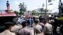 Suasana aksi demo para pengemudi GrabCar di depan Gedung Maspion Plaza, Jakarta Utara, Selasa (4/7). Para pengemudi berunjuk rasa karena akun mereka yang tiba-tiba diputus kemitraannya oleh pihak Grab pada Selasa (27/6). (Liputan6.com/Gempur M Surya)