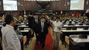 Ketua DPR Setya Novanto meninggalkan ruangan usai meninjau persiapan Konferensi Parlemen Asia Afrika, Gedung Parlemen DPR, Jakarta, Rabu (22/4/2015). (Liputan6.com/Andrian M Tunay) 