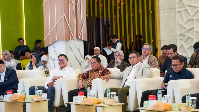 Dirjen Bimas Islam Kementerian Agama Republik Indonesia (Kemenag RI), Prof Kamaruddin Amin menyerahkan surat Keputusan Menteri Agama Republik Indonesia No. 458 Tahun 2024 terkait izin operasional sebagai Lembaga Amil Zakat (LAZ) Skala Nasional kepada Yaya