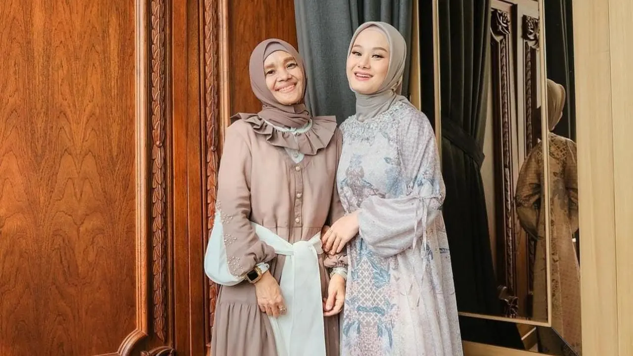 Potret Dinda Hauw Bersama Bunda