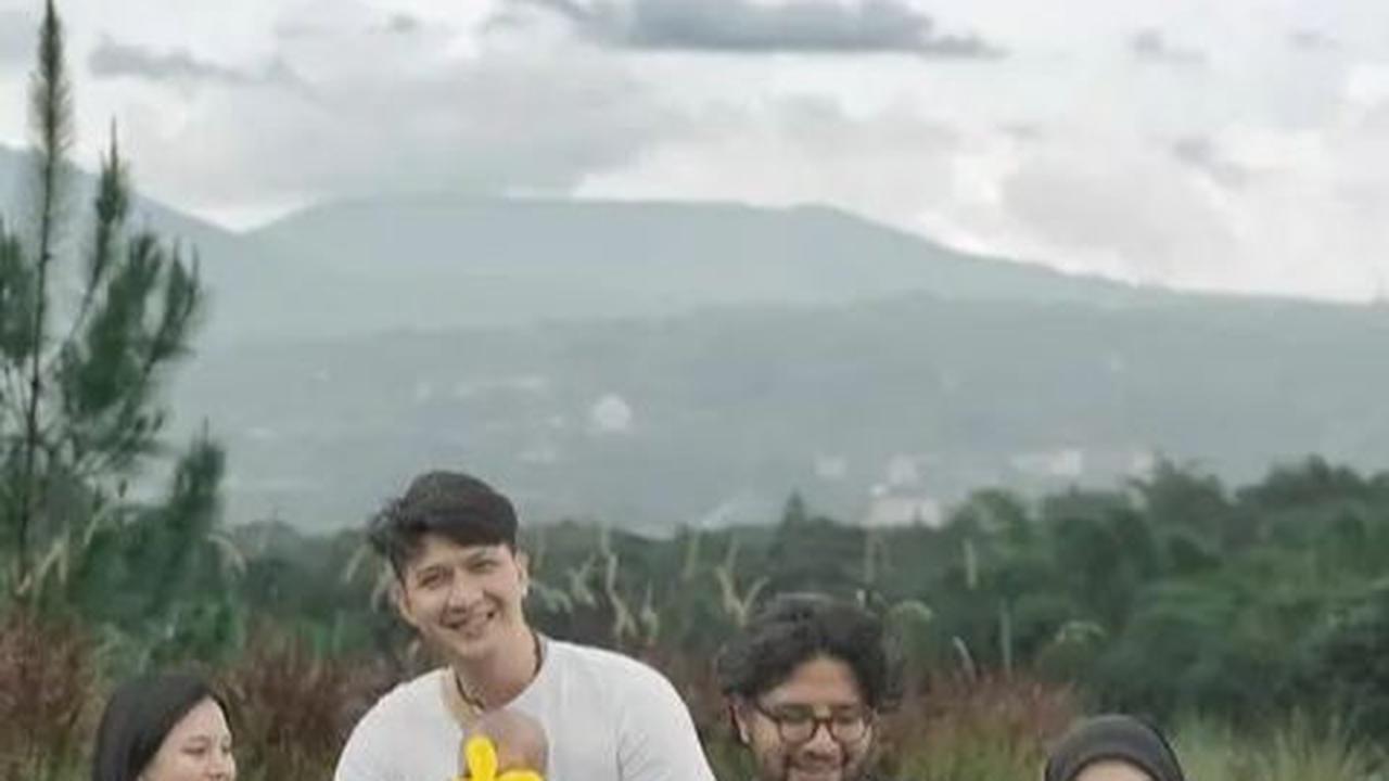 Inilah potret kompak keluarga Ammar Zoni dan Aditya Zoni saat sebelum terjadi prahara rumah tangga.