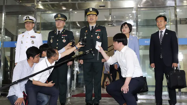 Para pejabat militer Korea Utara dan Korea Selatan melakukan pertemuan mendadakdi desa Panmunjom pada Kamis, 14 Juni 2018 (AP/Yonhap)