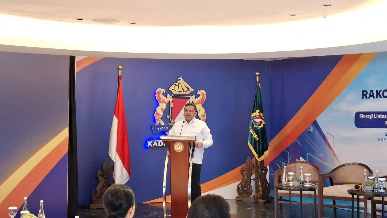 Kepala Badan Penyelenggara Jaminan Produk Halal (BPJPH) Haikal Hassan di Menara Kadin, Jakarta, Senin (17/11/2025). (Liputan6.com/Arief)