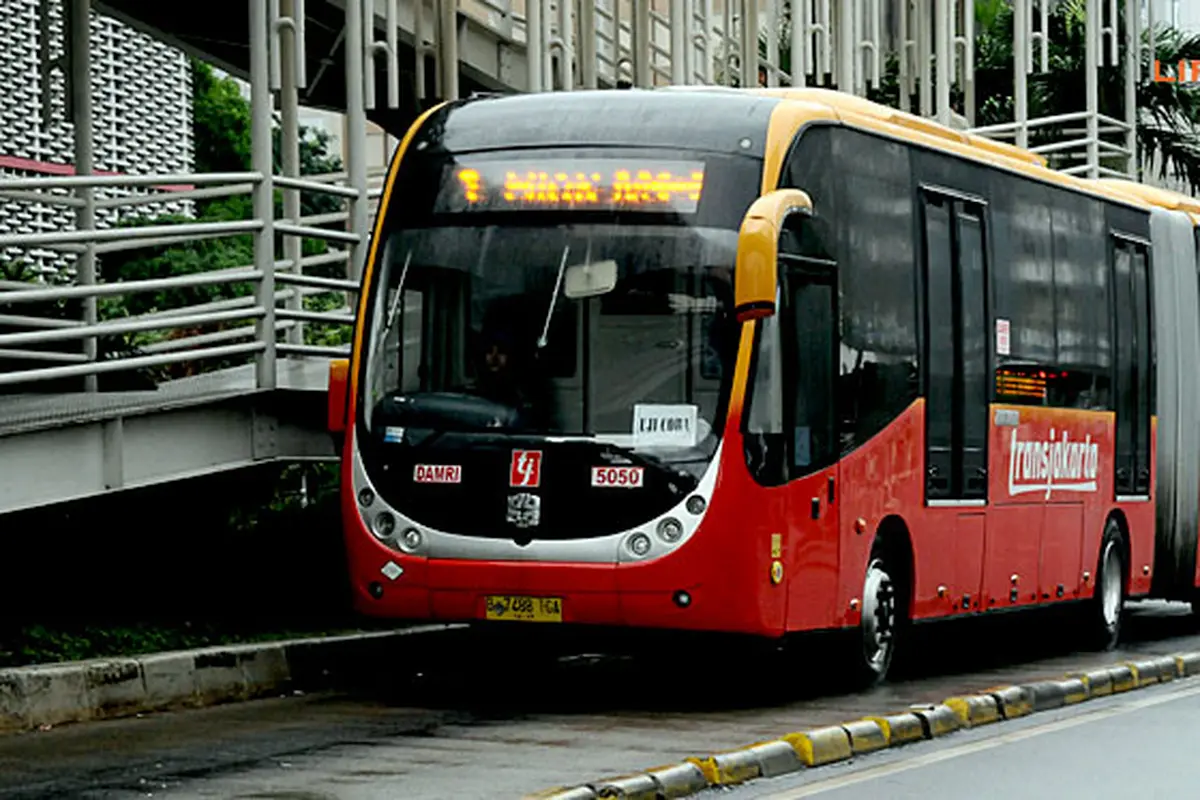 transjakarta24jam-130115b.jpg