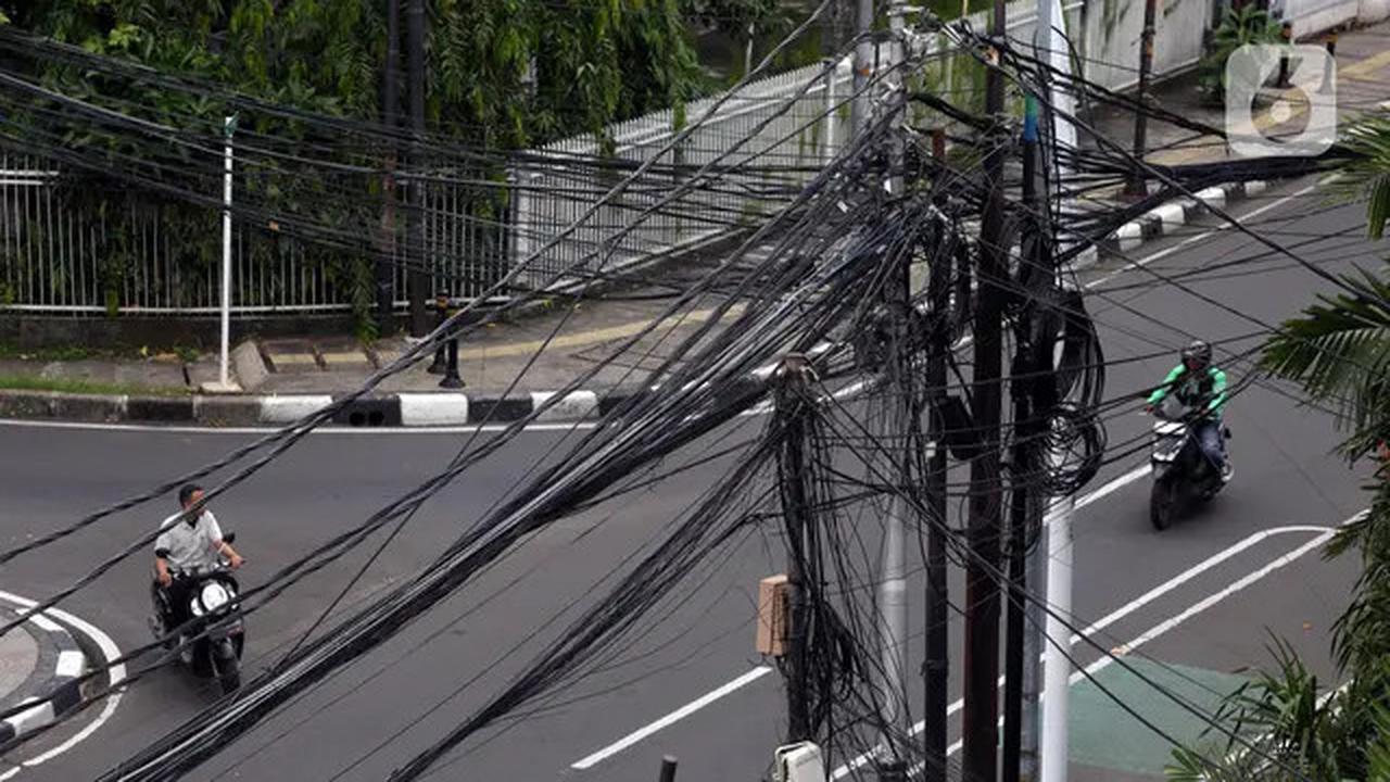 Potret Semrawutnya Kabel Utilitas di Jakarta
