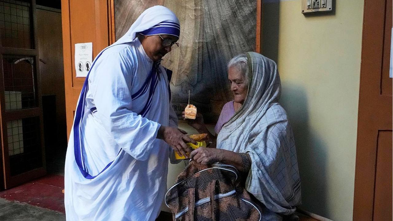 FOTO: Doa Peringati 115 Tahun Kelahiran Bunda Teresa