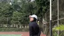 Selain bermain tennis, belakangan wanita kelahiran Bandung yang menjadi Japan-ASEAN Goodwill Ambassador on Food&Agriculture ini tengah menikmati serunya berkuda. Naik kuda tentu tidak mudah dan sangat memacu adrenalin lho.
 (Liputan6.com/IG/@melodylaksani92)