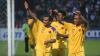 Utang yang mencapai miliaran rupiah membuat Persik tersingkir dari pentas sepak bola nasional. Kejayaan yang pernah digapai Harianto dkk. pun seolah hilang begitu saja. (Bola.com/Robby Firly)