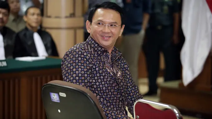 20161227-Hakim Bacakan Putusan Sela dalam Sidang Ahok-Jakarta