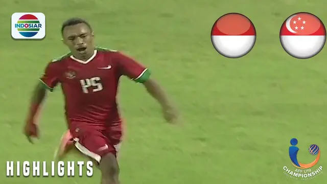Pemain Timnas Indonesia U-19, Rivaldo Ferre, mencetak gol cantik saat menghadapi Singapura.