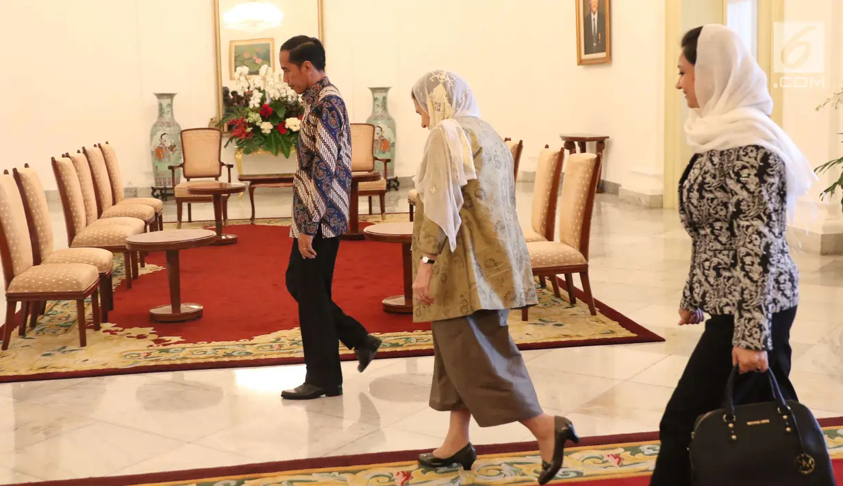 Presiden Joko Widodo menerima kunjungan kerja Ibu Negara Afghanistan, Rula Ghani di Istana Bogor, Selasa (5/12). Kunjungan kerja Rula Ghani merupakan kunjungan balasan atas kunjungan pemerintah Indonesia ke Afganistan. (Liputan6.com/Angga Yuniar)