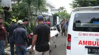 Seorang Driver online (kurir ekspedisi) yang diketahui bernama Yulan Susilo, warga Palmerah, Jakarta Barat, ditemukan meninggal dunia saat bertugas mengantar paket.