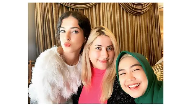 Keseruan Ria Ricis Collab Bareng Seleb Ternama hingga Presiden Jokowi (sumber: instagram/@riaricis1795)
