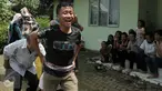 Banyak cara dilakukan masyarakat untuk memperingati 71 tahun negeri ini bebas dari penjajahan. Semua bergembira, meneriakkan kata "merdeka!", tak kecuali bagi para penyandang tunanetra. (Liputan6.com/Yoppy Renato)