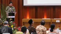 Menteri Perindustrian Airlangga Hartarto memberikan sambutan saat penandatanganan Nota Kesepahaman 5 Menteri dan Perjanjian Kerjasama SMK dan Industri di Kementerian Perindustrian Jakarta, Selasa (29/11). (Liputan6.com/Fery Pradolo)