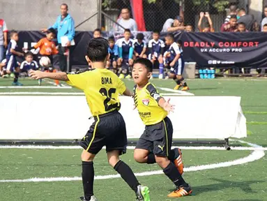 Kegembiraan pemain U-8 setelah mencetak gol ke gawang lawannya dalam Liga Bola Indonesia di  Sabnani Park, Tangerang Selatan, Minggu (16/10/2016). (Liga Bola Indonesia)