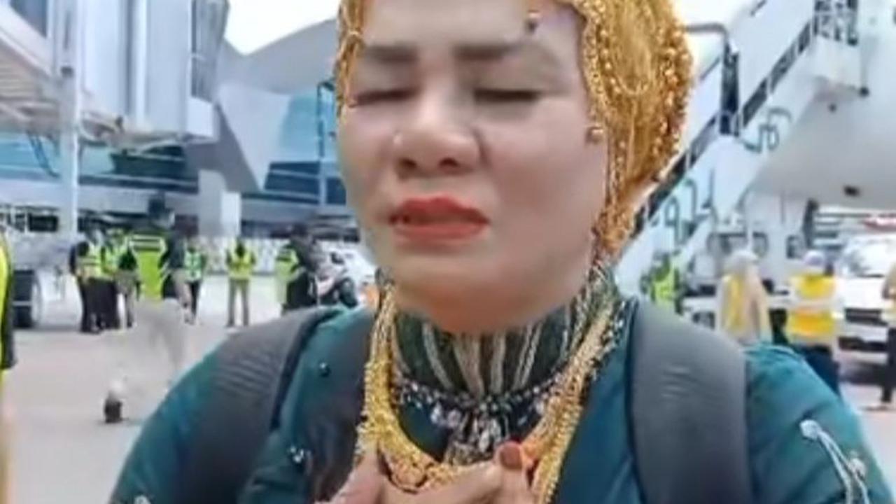 Pengusaha burger ini mengungkapkan ia menghabiskan uang hingga ratusan juta. 
"Ratusan juta," ungkap Suanarti dilansir dari akun TikTok @Photoaja88.