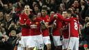 Para pemain Manchester United (MU) merayakan gol Paul Pogba saat melawan Middlesbrough pada laga Premier League di Old Trafford Stadium, (31/12/2016). Manchester United menang 2-1. (Reuters/Andrew Yates)