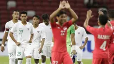 Timnas Indonesia harus mengakui keperkasaan tuan rumah Singapura usai dipaksa menyerah 0-1 pada laga pertama Grup B Piala AFF 2018 di Stadion Nasional Singapura, Jumat (9/11/2018). (Bola.com/M Iqbal Ichsan)