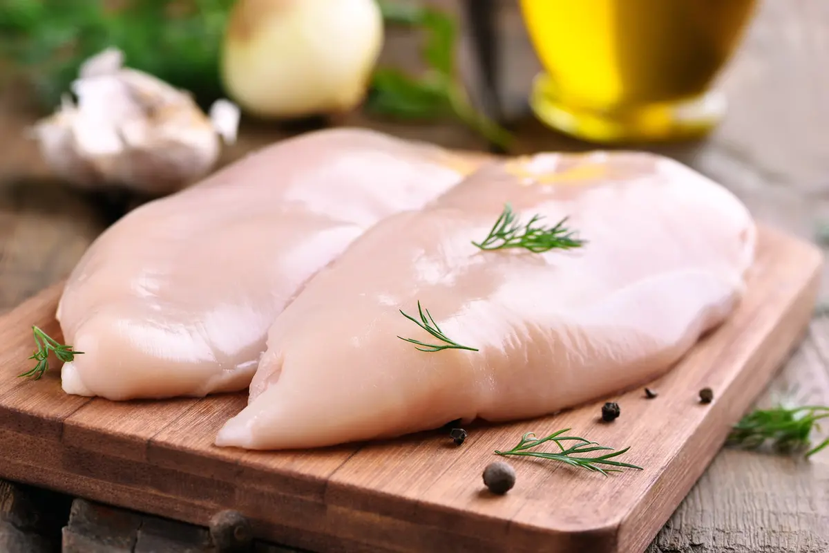 Daging ayam (iStockphoto)