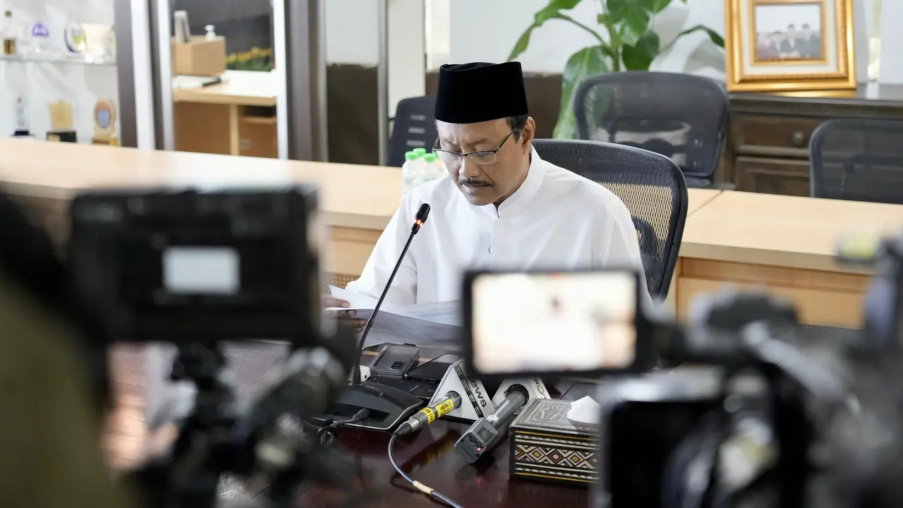 Menteri Sosial Saifullah Yusuf alias Gus Ipul dalam konferensi pers di Kantor Kemensos, Jakarta, Sabtu (19/7/2025). (Foto Kemensos)