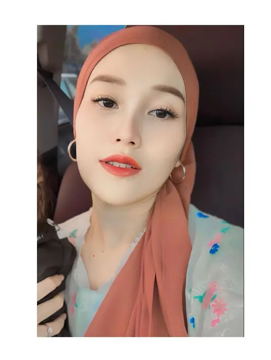 Bisa jadi inspirasi buat outfit bukber bareng keluarga atau sahabat nih. Bagaimana menurutmu, Sahabat Fimela? [@ayutingting92]