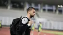 <p>Kiper Timnas Indonesia, Maarten Paes tiba di di Stadion Madya, Senayan, Jakarta, Minggu (8/9/2024) sore untuk mengikuti sesi latihan bersama skuad Timnas Indonesia jelang menghadapi Australia pada kualifikasi Piala Dunia 2026, Selasa 10 September 2024. (Bola.com/Abdul Aziz)</p>