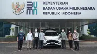 PT  Mitsubishi Motors Krama Yudha Sales Indonesia  menghibahkan satu unit Mitsubishi Outlander PHEV kepada Kementerian Badan Usaha Milik Negara untuk mendukung penanggulangan pandemi Corona Covid-19. (MMKSI)