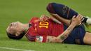 Reaksi kesakitan gelandang Timnas Wanita Spanyol, Jennifer Hermoso setelah mengalami cedera pada kaki kirinya saat menghadapi Timnas Wanita Inggris pada laga final Piala Dunia Wanita 2023 di Australia Stadium, Sydney (20/8/2023). (AP Photo/Rick Rycroft)