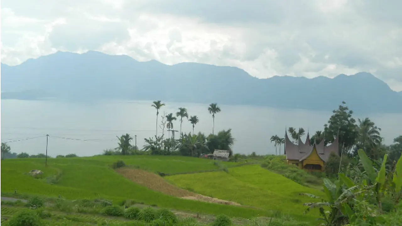 Keelokan Danau Maninjau Manjakan Mata Pembalap Tour de Singkarak
