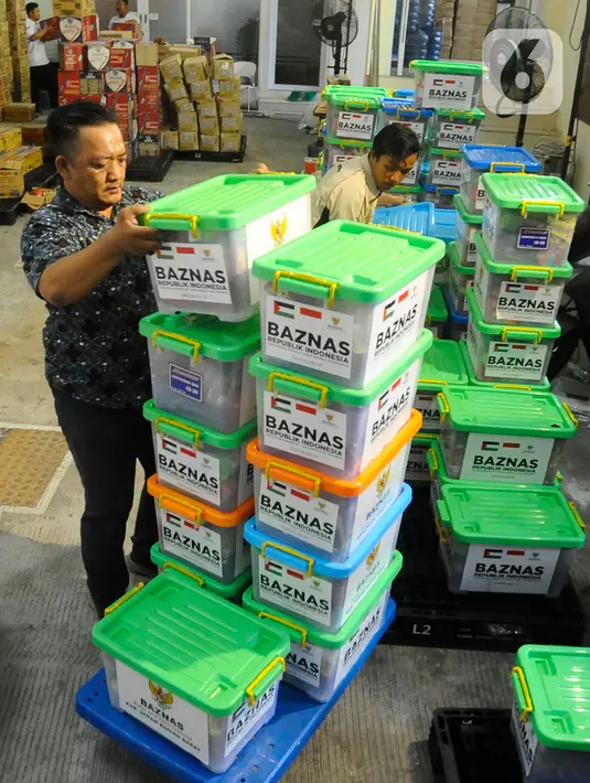 <p>Sejumlah lembaga dan organisasi kemanusiaan di Indonesia siap mengirim bantuan kemanusiaannya untuk Palestina pekan ini. (merdeka.com/Arie Basuki)</p>