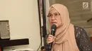 Ketua Komnas Perempuan Azriana R. Manalu menanggapi putusan kasasi Baiq Nuril Maknun di LBH Pers, Jakarta, Jumat (16/11). Nuril merupakan tenaga honorer di SMAN 7 Mataram yang menjadi korban pelecehan seksual atasannya. (Liputan6.com/Herman Zakharia)