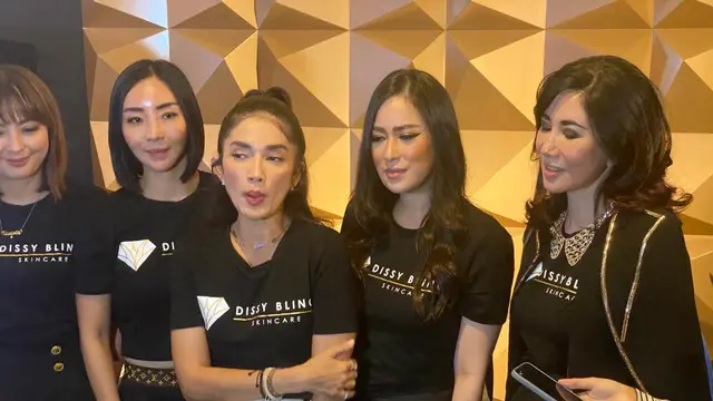 Ussy berkolaborasi dengan empat wanita