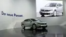 Produsen mobil asal Jerman meluncurkan seri terbaru VW tipe Passat di Potsdam, (3/7/2014). (AFP PHOTO/DPA/Ralf Hirschberger)