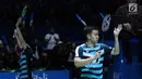 Ganda putra Indonesia, Marcus F Gideon/Kevin Sanjaya Sukomuljo usai melawan Fajar Alfian/M Rian Ardianto pada semifinal Indonesia Open 2018, Istora GBK, Jakarta, Sabtu (7/7). Fajar/Rian kalah 13-21, 10-21. (Liputan6.com/Helmi Fithriansyah)