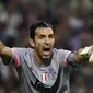 Ekspresi kapten tim Juventus, Gianluigi Buffon, saat memimpin laga kontra AC Milan dilanjutan Seri A Italia di Stadion San Siro, (20/9/2014). (REUTERS/Giorgio Perottino) 