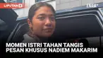 Istri Nadiem Makarim, Franka Makarim menjenguk sang suami yang saat ini ditahan di Kejari Jakarta Selatan, Senin (8/9). Franka mengaku membawakan makanan kesukaan sang suami saat membesuknya hari ini.