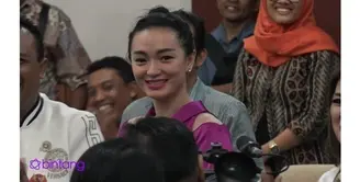 Zaskia Gotik baru saja terpilih menjadi Duta Pancasila yang dipilih oleh fraksi PKB MPR RI. Ternyata Zaskia merasakan beban juga saat terpilih. Apa sih beban yang Zaskia rasakan? 