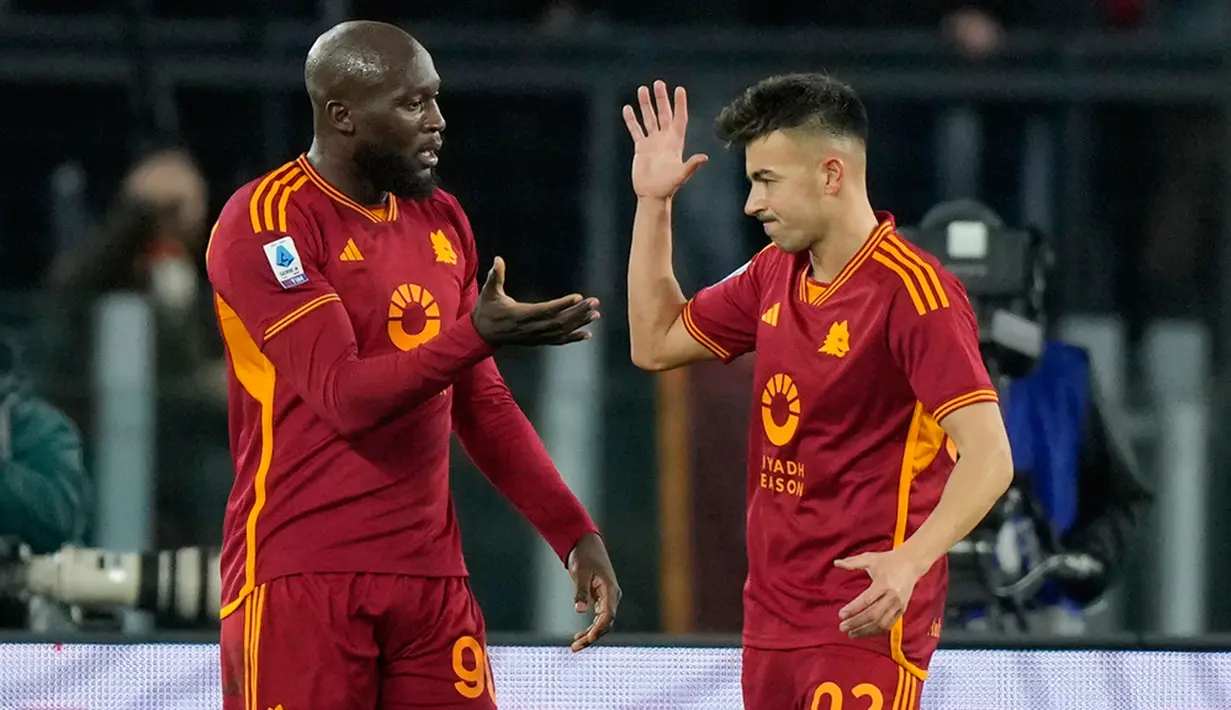 AS Roma memimpin pada menit ke-20. Lorenzo Pellegrini merebut bola di tengah lalu mengoper ke Stephan El Shaarawy. (AP Photo/Andrew Medichini)