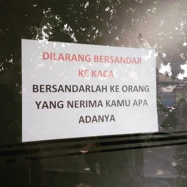 6 Peringatan di Tempat Umum Ini Malah Bikin Baper yang Baca