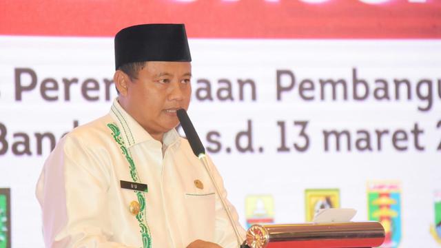 Wakil Gubernur Jawa Barat (Jabar) Uu Ruzhanul Ulum saat menghadiri Rapat Koordinasi Teknis Perencanaan Pembangunan (Rakortekrenbang) Tahun 2020 Regional 2 di Hotel Grand Aquilla, Kota Bandung