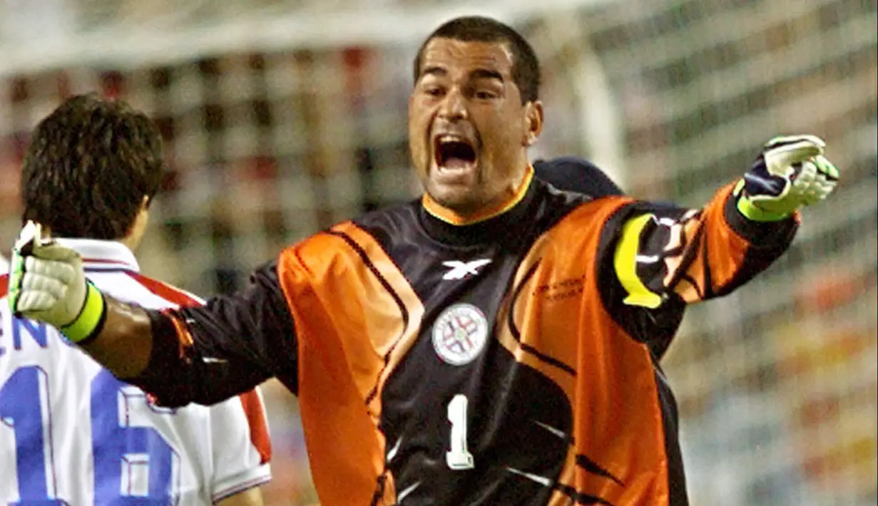 Kisah dari Jose Luis Chilavert, seorang kiper yang sangat produktif dalam mencetak gol. (AFP/Patrick Kovarik)