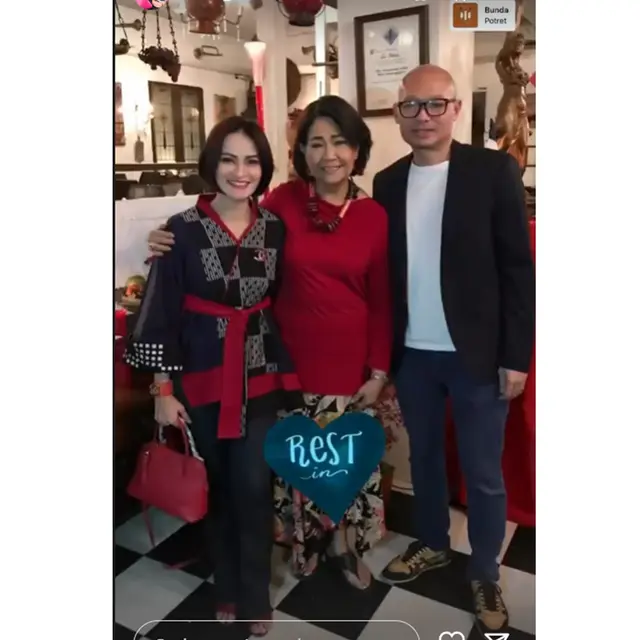 6 Potret Kenangan Mendiang Rima Melati Bareng Keluarga, Penuh Kehangatan