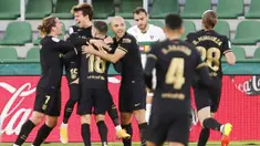 Para pemain Barcelona merayakan gol yang dicetak oleh Riqui Puig ke gawang Elche pada laga Liga Spanyol di Stadion Manuel Martinez Valero, Minggu (24/1/2021). Barcelona menang dengan skor 2-0. (AP/Alberto Saiz)