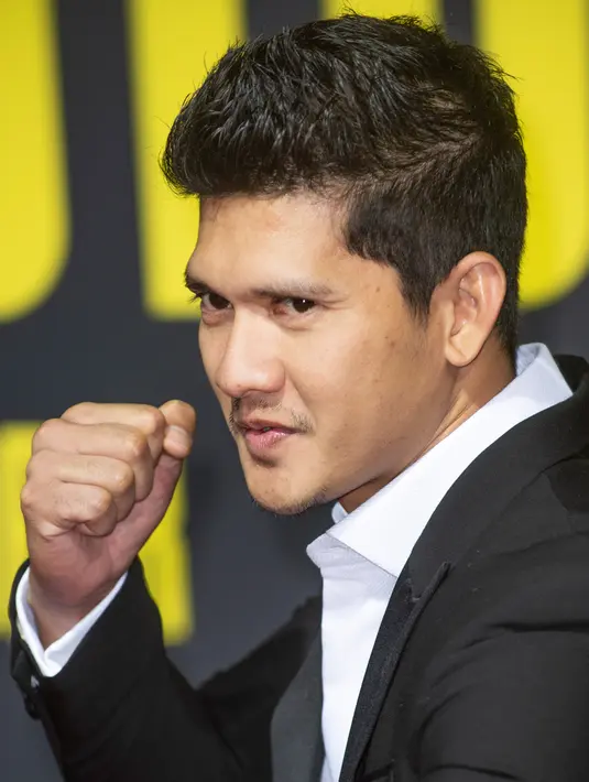 FOTO Gaya Iko Uwais Saat Hadiri Pemutaran Film di Los Angeles Foto