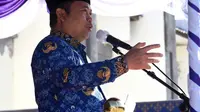 Pj Gubernur Gorontalo Ismail Pakaya Tiba-Tiba Roboh saat Pimpin Apel Korpri