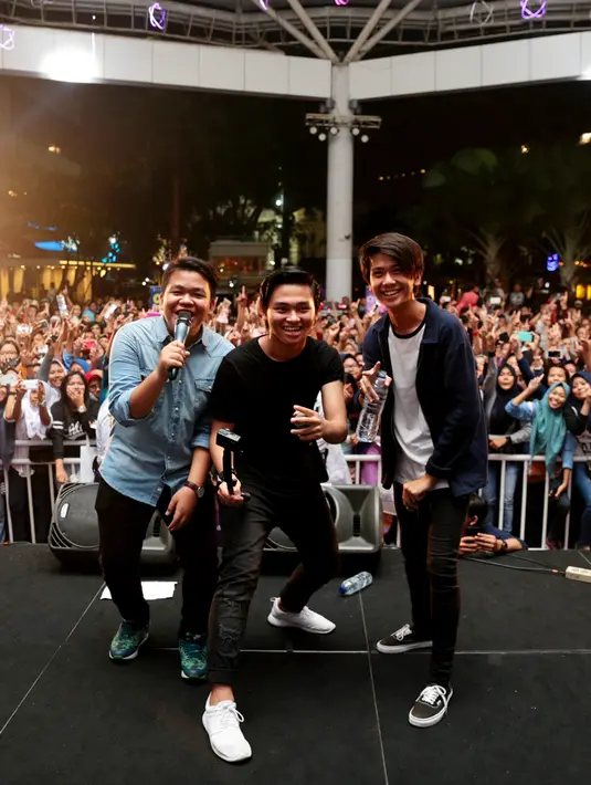 Selain CJR masih ada beberapa musisi lainnya yang juga akan memeriah acara ulang tahun Bintang.com tersebut. Mereka adalah Bob Tutupoly, Andien, Iwa K, Barris, hingga T-Five. (Adrian Putra/Bintang.com)