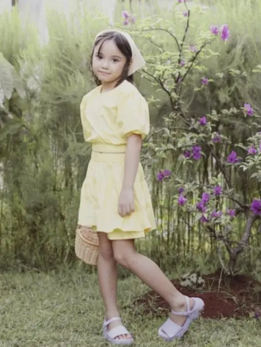 Sedari dini, Gempi sudah sangat fashionable. Beranjak ABG, gaya fashionnya tak kalah kece dengan sang ibu. @gisel_la/@gadiiiing.