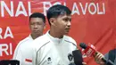 Atlet voli pantai putra Indonesia, Bintang Akbar, saat diwawancarai media dalam acara pelepasan menuju Asian Games 2026 di Padepokan Voli Jenderal Polisi Kunarto, Sentul, Bogor, Minggu (13/9/2026). Bintang bersama Sofyan Rachman Efendi membawa target meraih medali emas di Aichi-Nagoya, Jepang. (Bola.com/Arif Anggara Mulya)